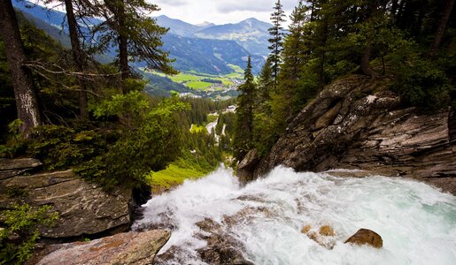 Krimml Waterfall and view down to Krimml | © krimmler-wasserwelten.at/Kolarik